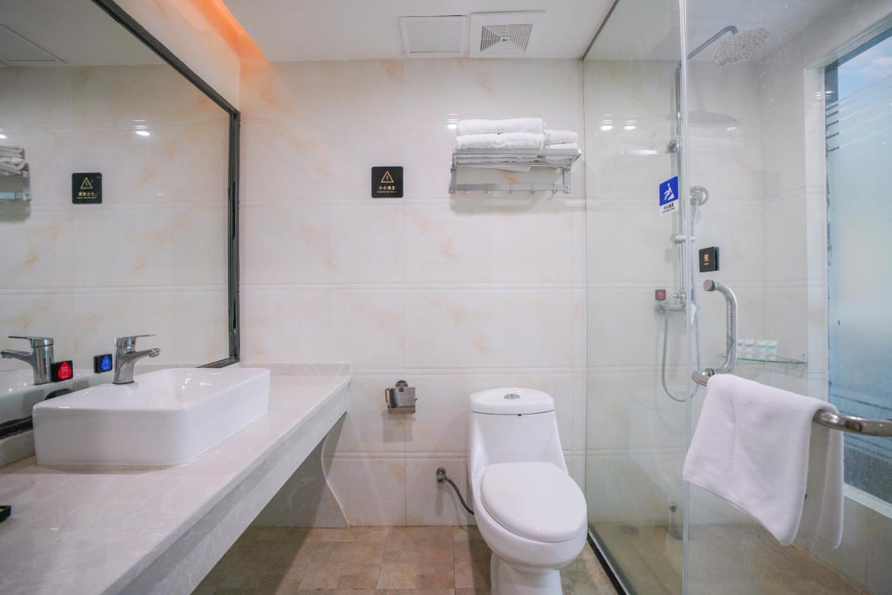 Felice Hotel-Guangzhou Baiyun International Airport Renhe Metro Station Branch Bagian luar foto