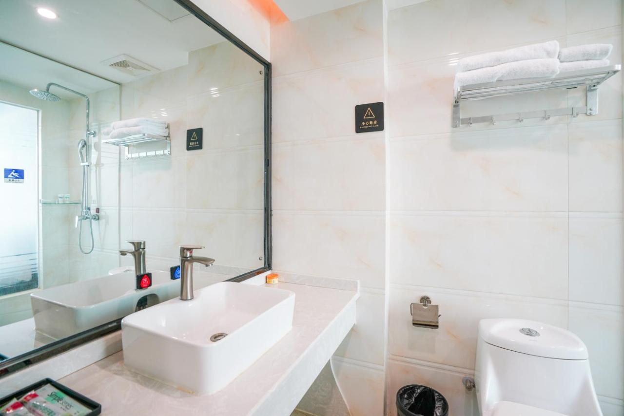 Felice Hotel-Guangzhou Baiyun International Airport Renhe Metro Station Branch Bagian luar foto