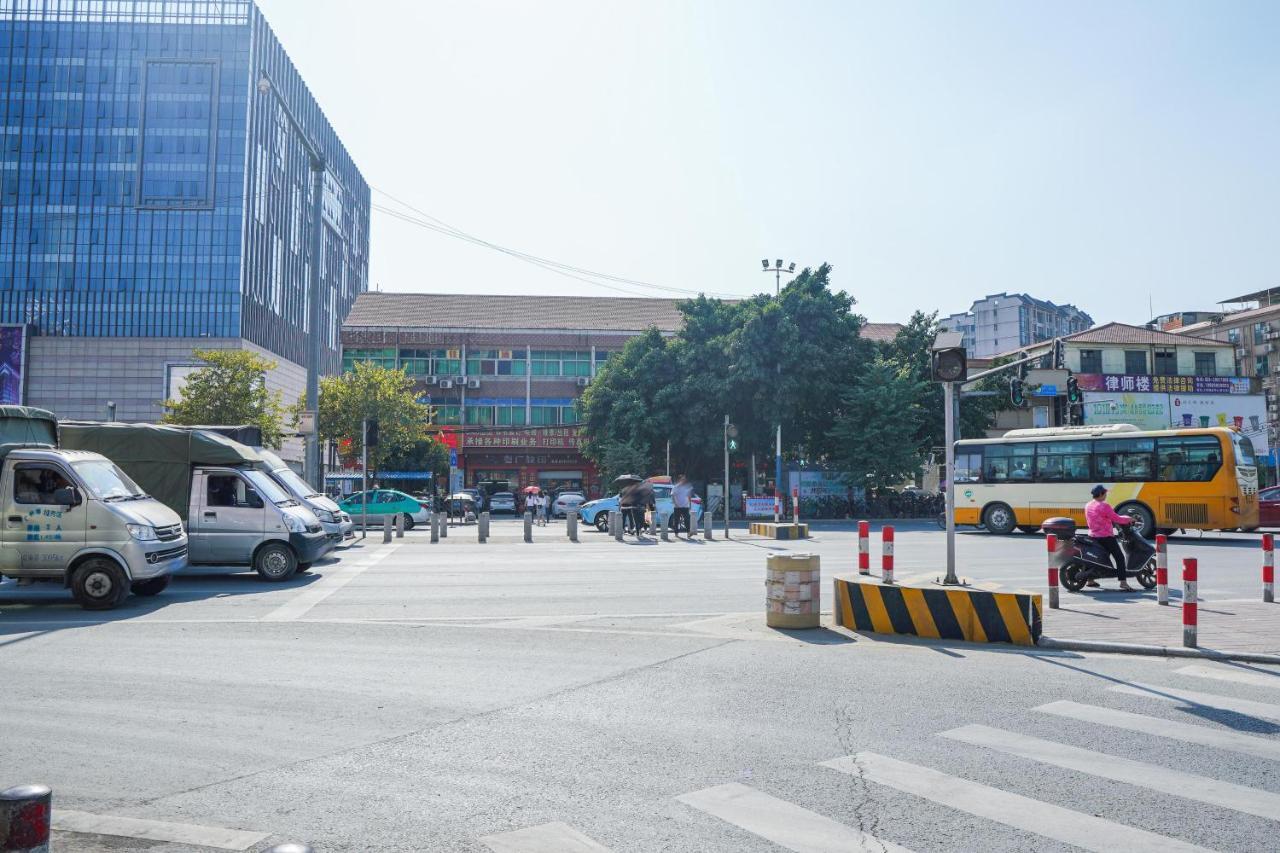 Felice Hotel-Guangzhou Baiyun International Airport Renhe Metro Station Branch Bagian luar foto